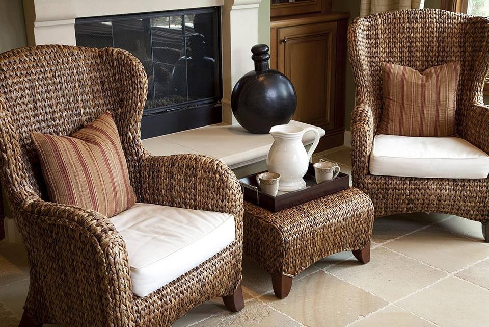 What are the advantages of plastic rattan furniture?