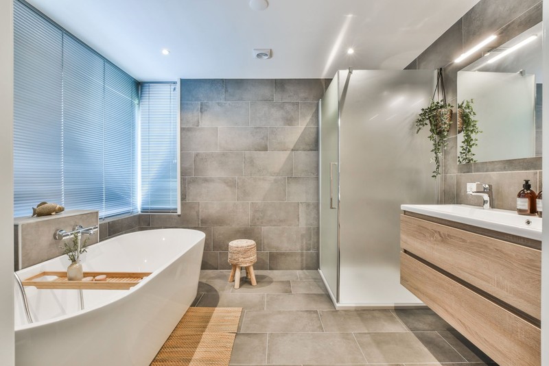 8 Stylish Bathroom Decorating Ideas by Expert Bathroom Designers