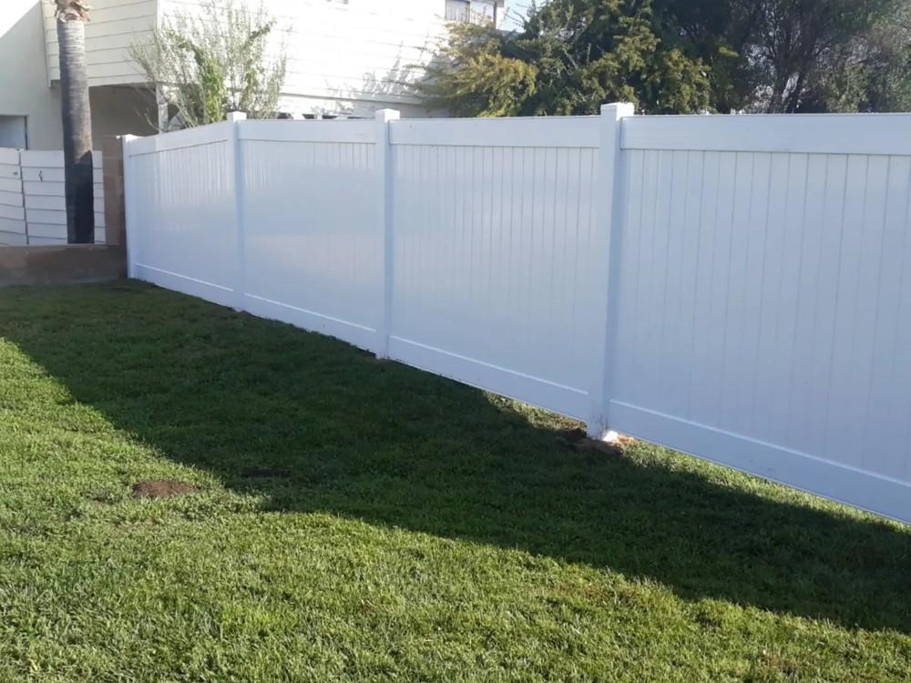 vinyl fencing